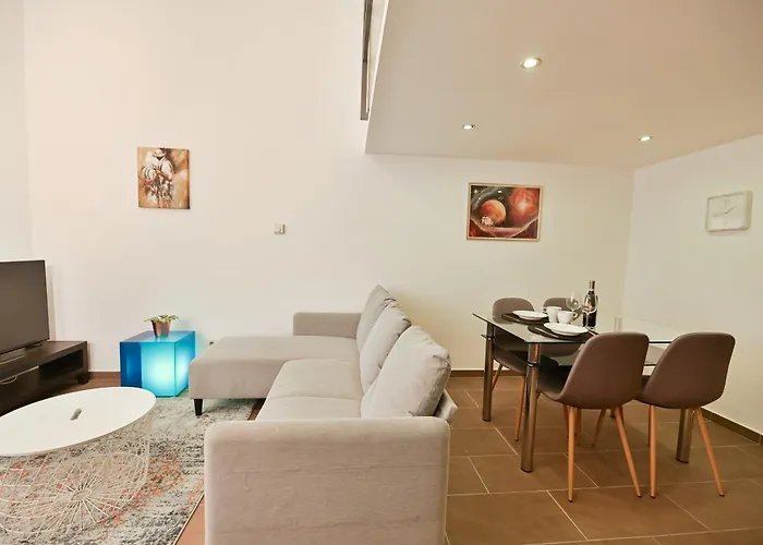 Danube Dwelling Akacfa 41